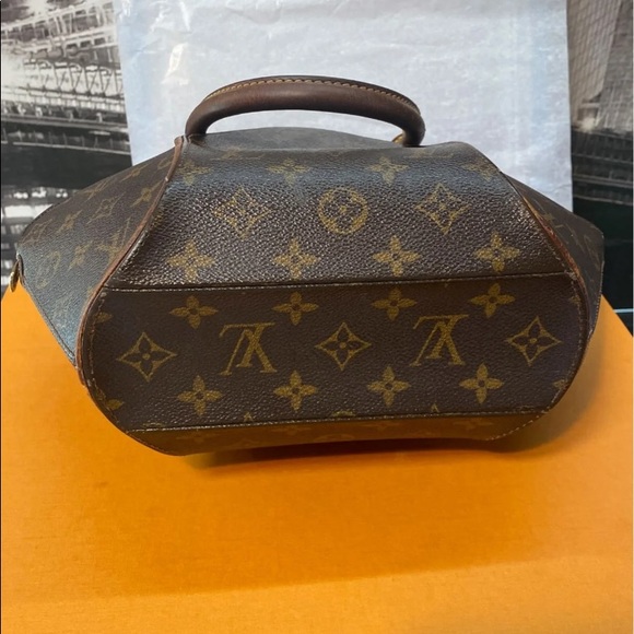Authentic Louis Vuitton Monogram Ellipse Tote Handbag - Picture 8 of 14